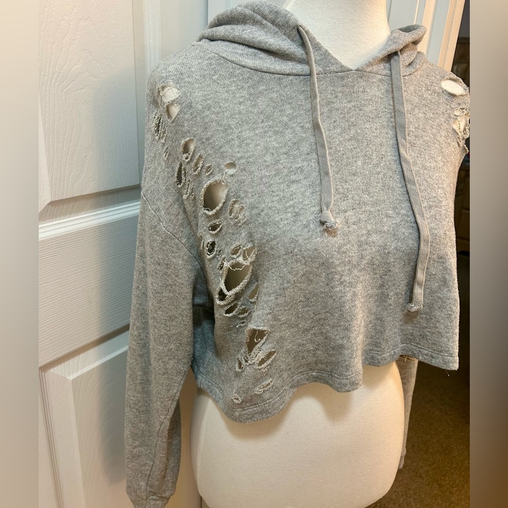 DISTRESSED CROPPED HOODED SWEATER